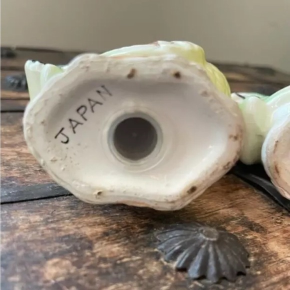 Vintage Ceramic Green Chickens Salt & Pepper Shakers I Made in Japan - Picture 7 of 7